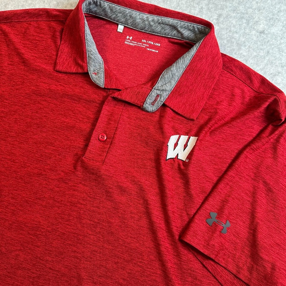 Under Armour Wisconsin Badgers Polo Mens 2XL Red HeatGear Loose Golf Shirt NCAA